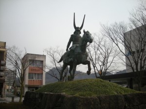 井伊直政治像（彦根駅前）